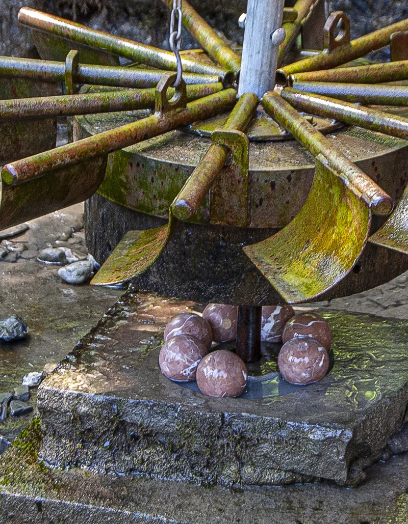 Steinkugelmühle in Pfronten im Allgäu Kugeln aus Stein in der Steinkugelmühle in Pfronten im Allgäu.