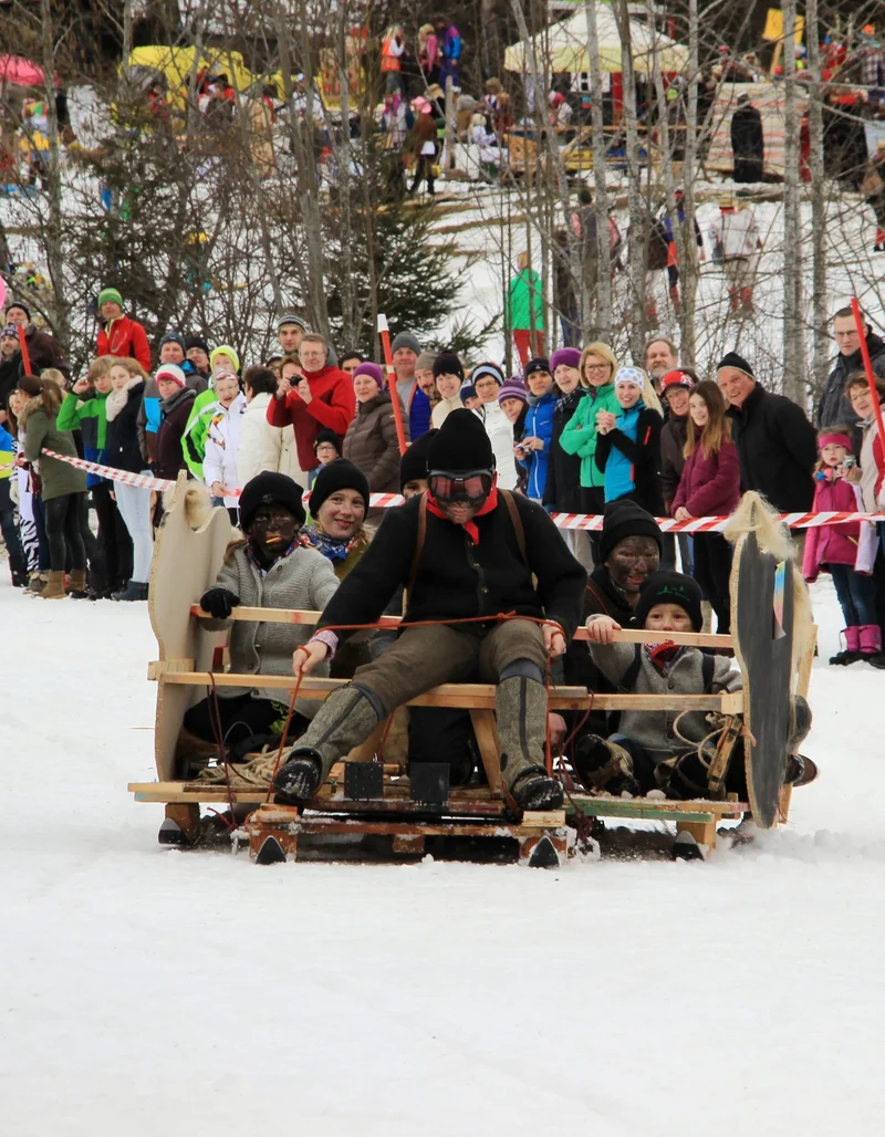 Gaudirennen in Pfronten Bunter Faschingsspaß am Sonnenlift in Pfronten-Röfleuten.