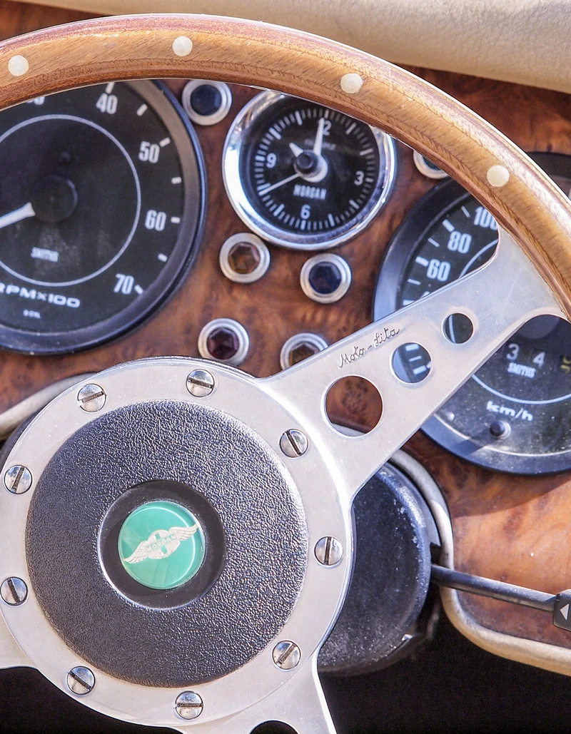 Oldtimer-Liebhaberstücke Pfronten in Bayern Das Lenkrad eines Oldtimers als Oldtimer-Liebhaberstück in Pfronten.