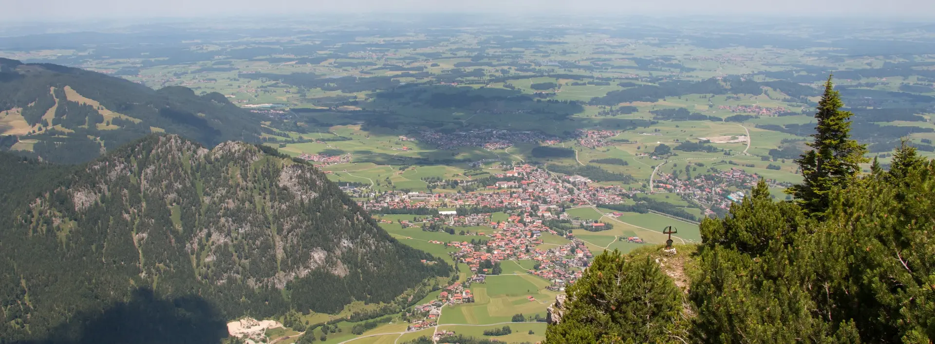 Die 13 Ortsteile von Pfronten im Allgäu Sommerlicher Panoramablick auf die 13 Ortsteile von Pfronten.