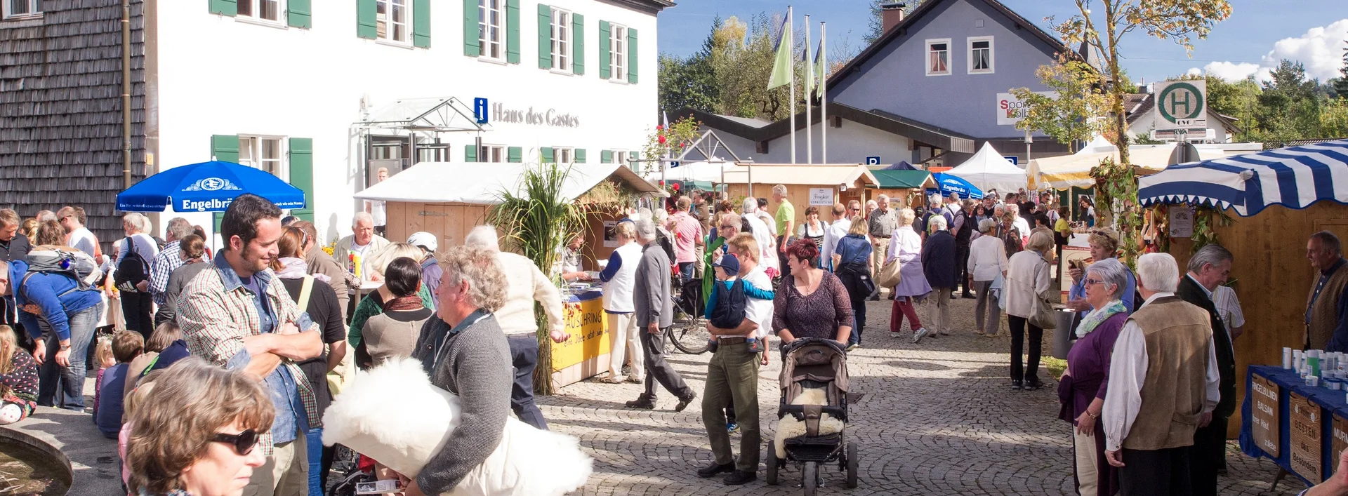 Tag der Regionen in Pfronten Buntes Markttreiben beim Tag der Regionen in Pfronten.