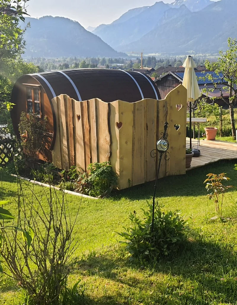 © A. Grotz Schlafmöglichkeit in einem Schlummerfass mit einer tollen Aussicht.