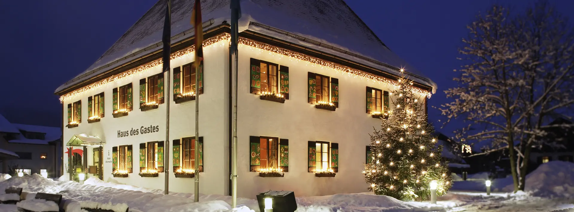 Haus des Gastes im winterlichen Pfronten 