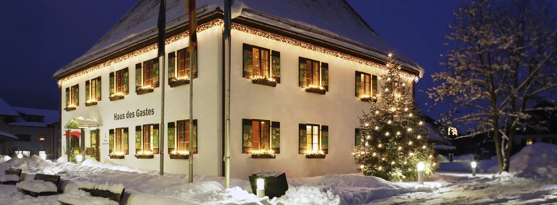 Haus des Gastes im winterlichen Pfronten 