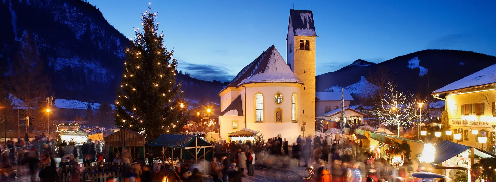 Der Pfrontener Weihnachtsmarkt bei Nacht